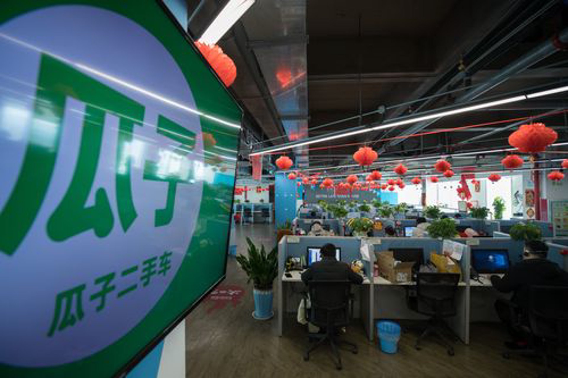 如何打造都市时尚潮流穿搭?